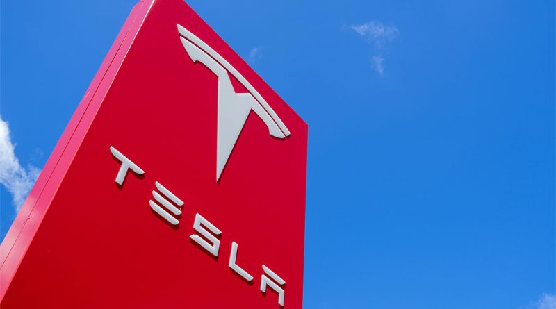 Close up image of a red pillar with the Tesla logo on to support tesla autopilot crash article