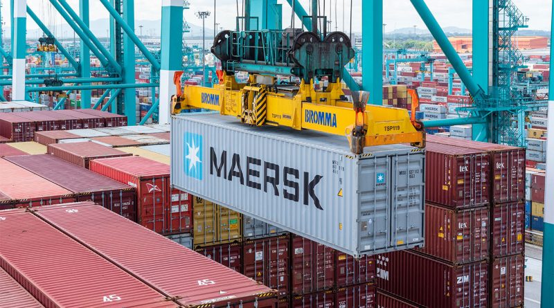 Maersk Q2 earnings rise as global container trade exceeds forecasts, but flags risks in US Maersk container ship at sea representing Q2 2025 earnings performance